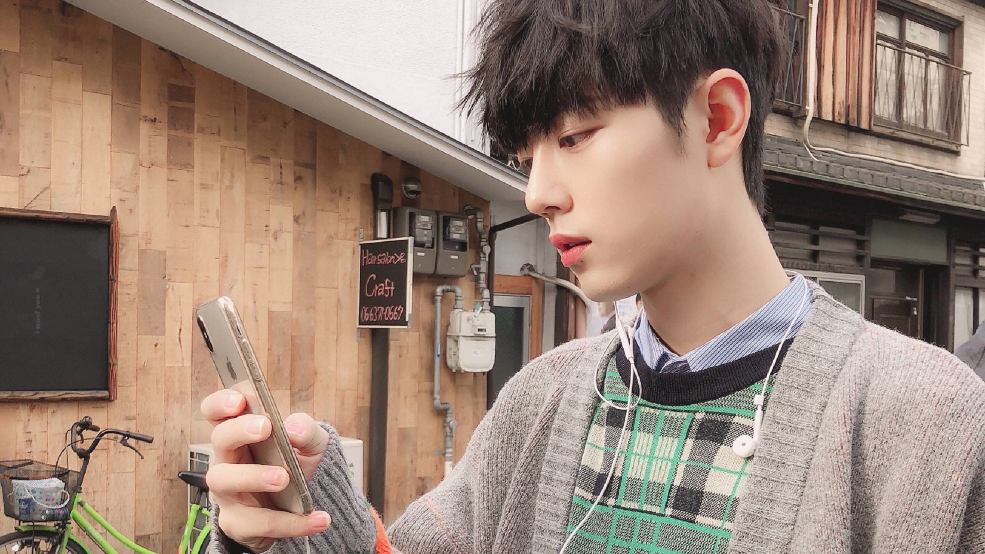 开云网页版-_夜幕城市骑行：灯火中的速度狂欢_，骑行夜景