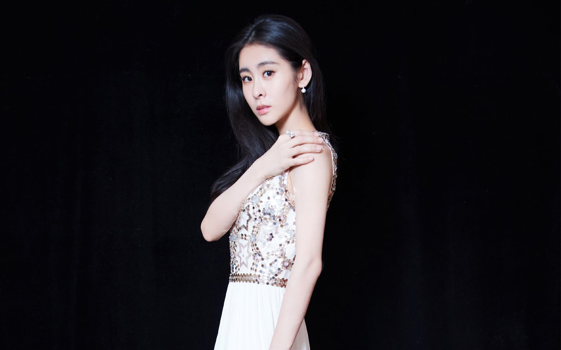 开云官方网页登录-关键封盖：李磊封阻对手最后冲击，稳住胜局！